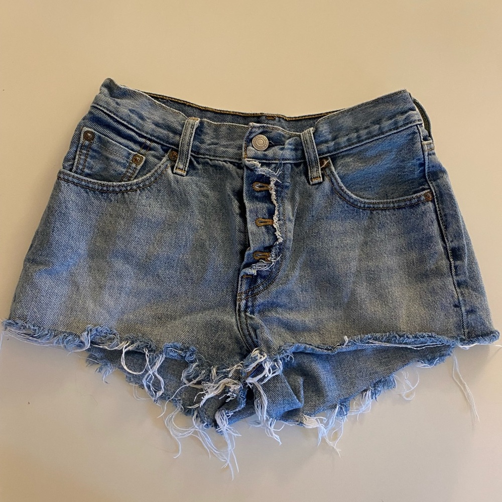 Levi’s 501 cut off button fly denim shorts size 25